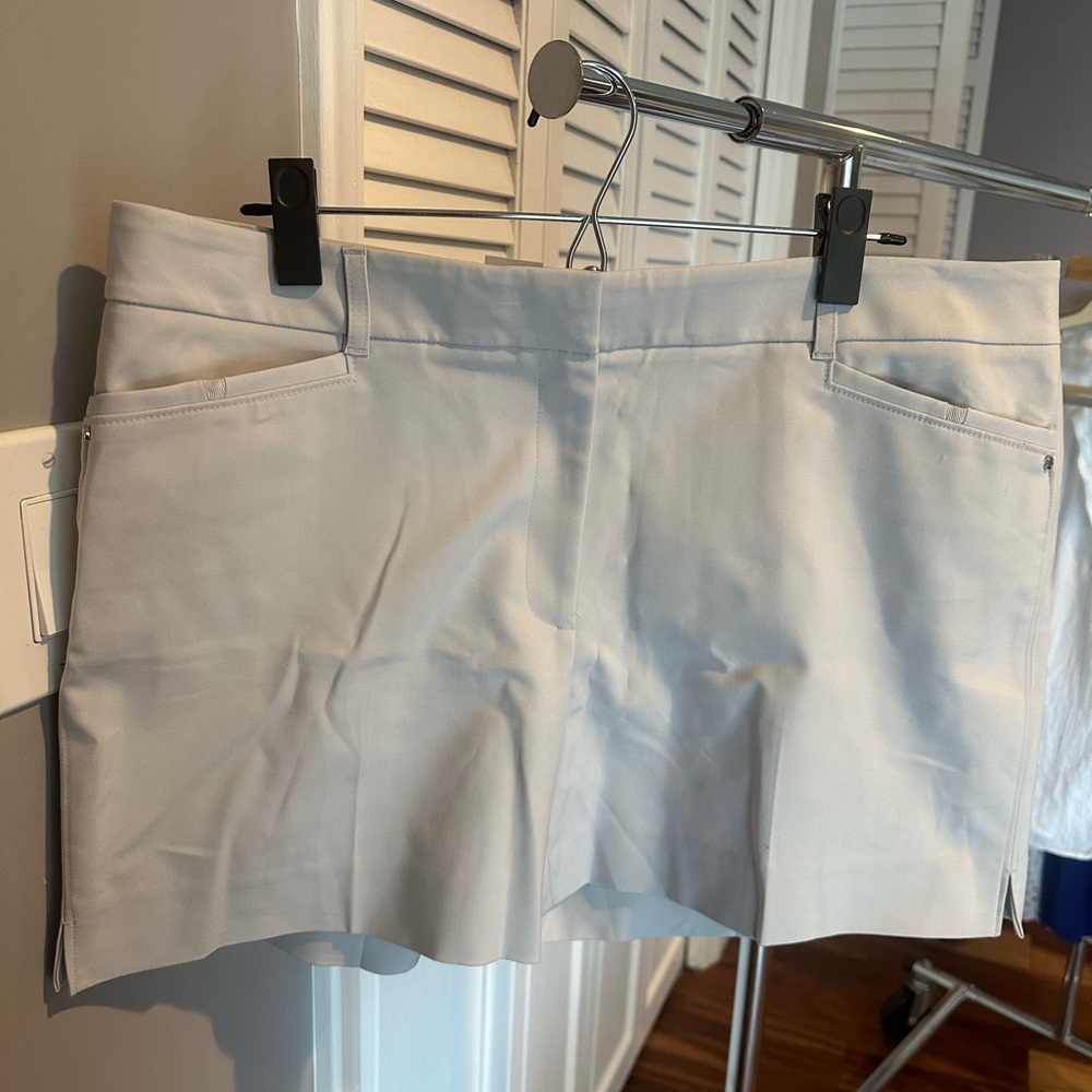 NWT WHBM Coastal shorts in feather color (greyish khaki). Size 14